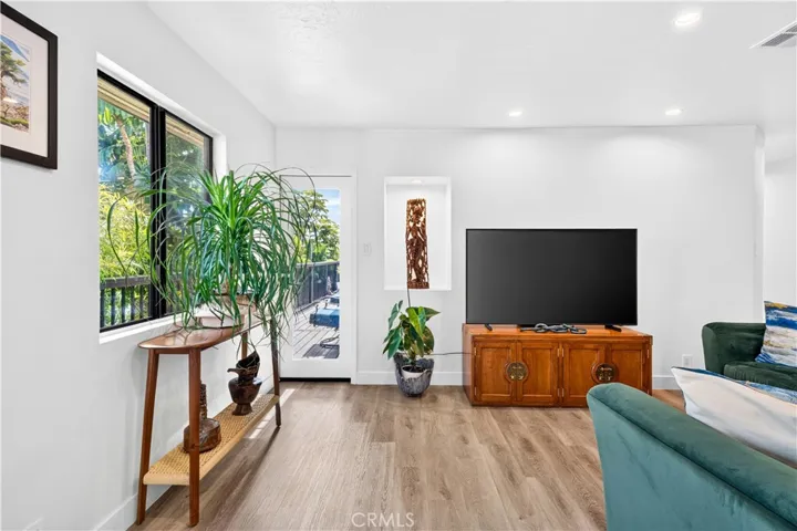 2043 Raymond, Signal Hill, California 90755