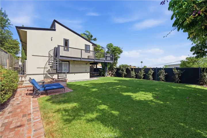 2043 Raymond, Signal Hill, California 90755