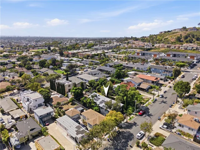 2043 Raymond, Signal Hill, California 90755