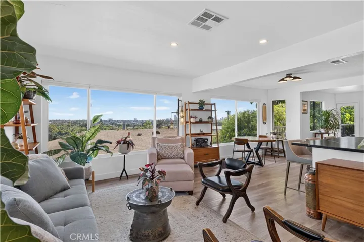 2043 Raymond, Signal Hill, California 90755