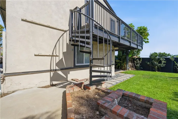 2043 Raymond, Signal Hill, California 90755