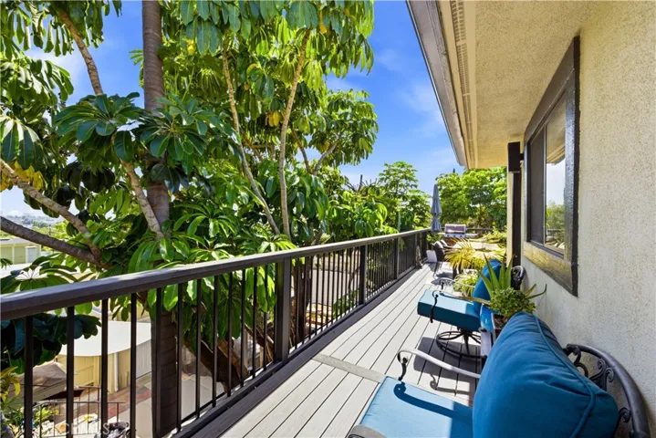 2043 Raymond, Signal Hill, California 90755