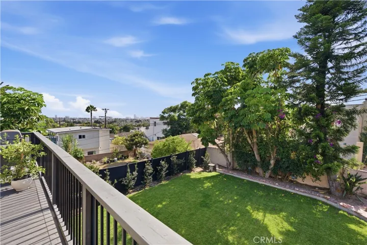 2043 Raymond, Signal Hill, California 90755