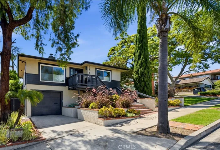 2043 Raymond, Signal Hill, California 90755