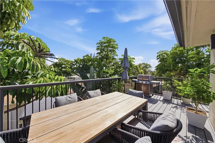 2043 Raymond, Signal Hill, California 90755
