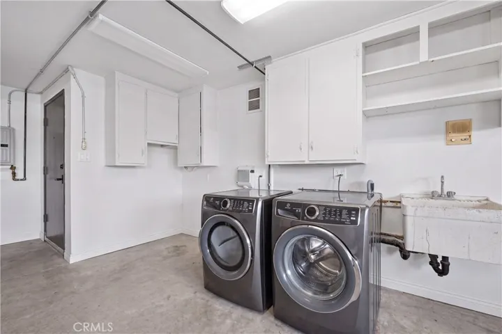 2043 Raymond, Signal Hill, California 90755