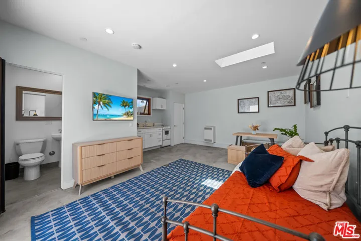 12534 W Gilmore Avenue, Los Angeles, California 90066