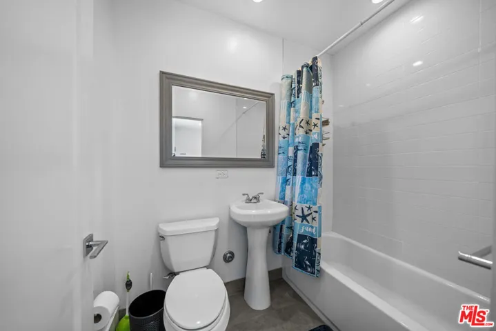 12534 W Gilmore Avenue, Los Angeles, California 90066