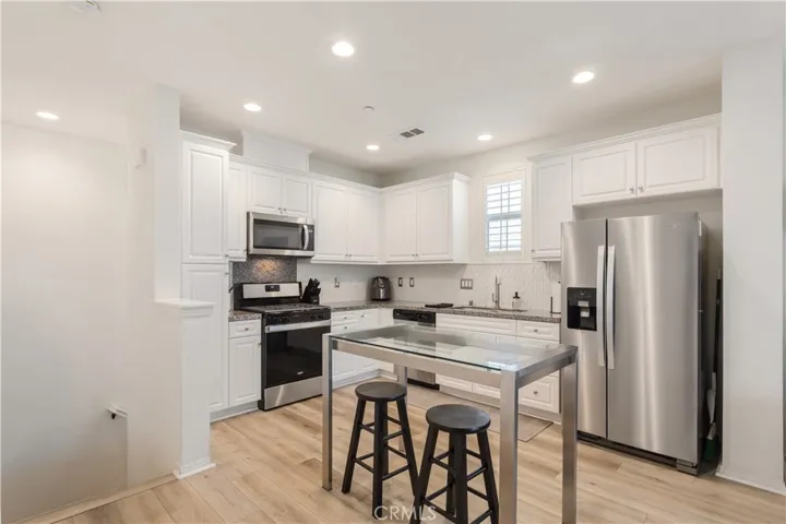 2818 E Berry Loop Privado 77, Ontario, California 91761