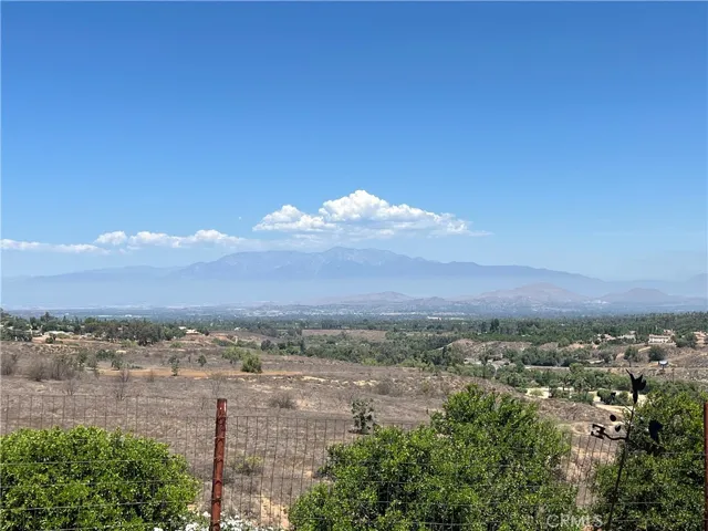 16571 Mockingbird Canyon, Riverside, California 92504