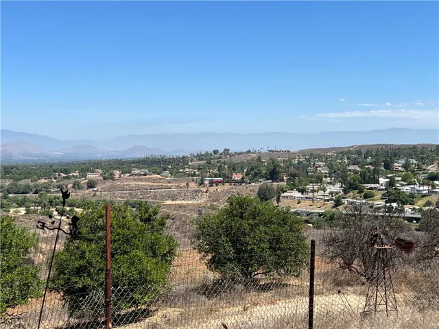 16571 Mockingbird Canyon, Riverside, California 92504
