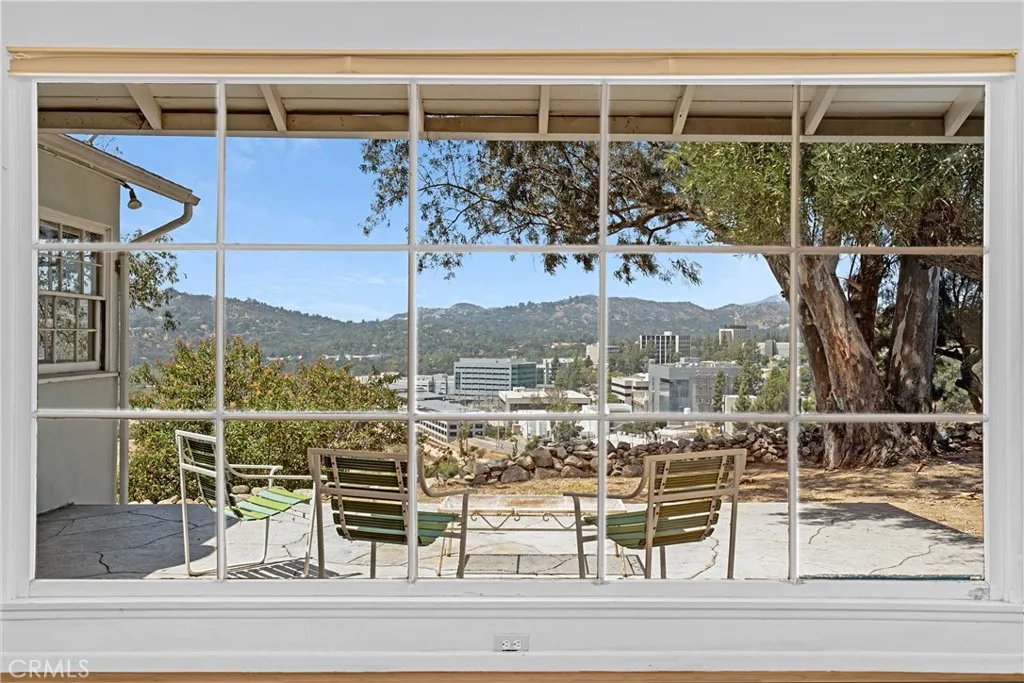 LIVING ROOM OVER LOOKING JPL