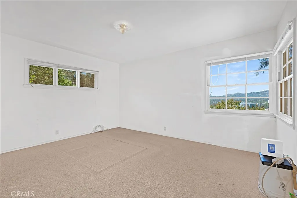 3RD BEDROOM FACING BACKYARD