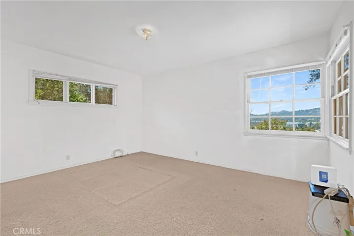 3RD BEDROOM FACING BACKYARD