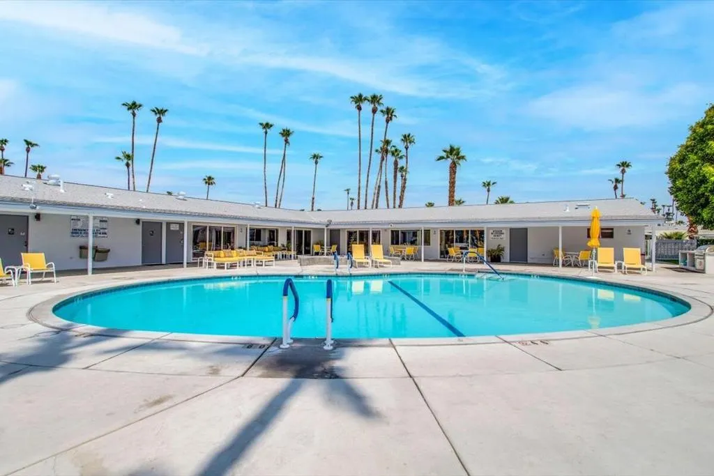 Palm Canyon Mobile Club Community Pool Palm Canyon Mobile Club Community Pool