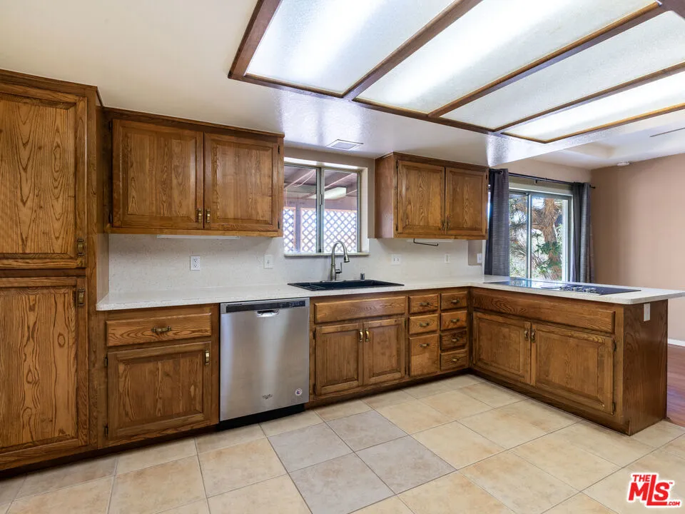 7204 Emerson Avenue, Yucca Valley, California 92284 — photo 5