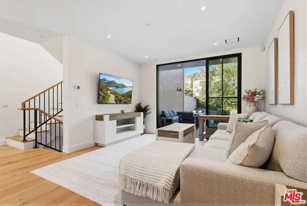 4034 Coolidge Avenue, Los Angeles, California 90066 — photo 4