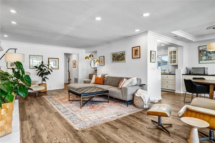 2504 University, Newport Beach, California 92660
