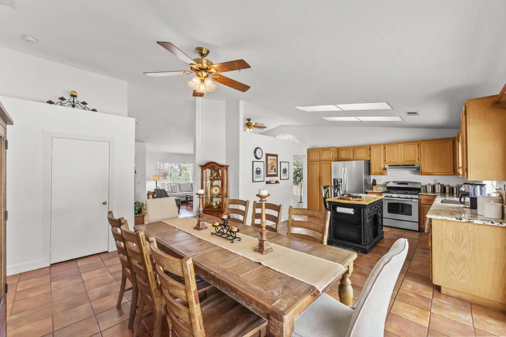 65920 Avenida Cadena-15