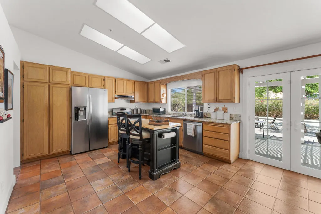 65920 Avenida Cadena-16