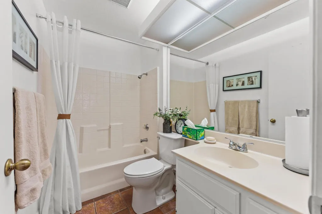 65920 Avenida Cadena-32