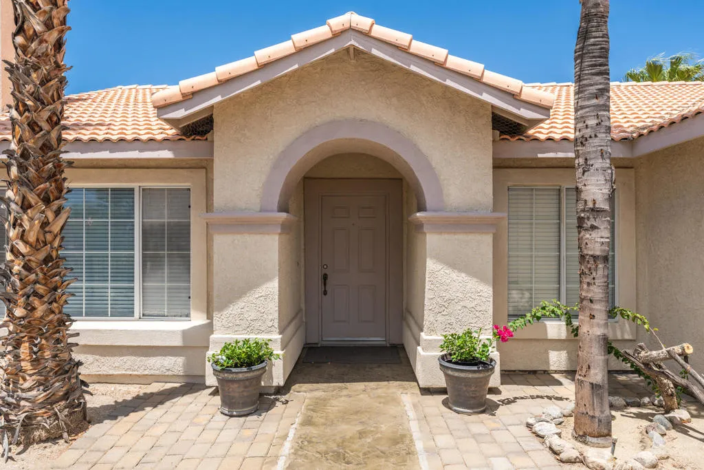 65920 Avenida Cadena-6