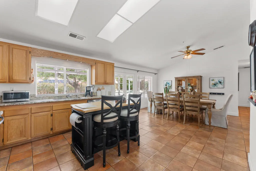 65920 Avenida Cadena-19