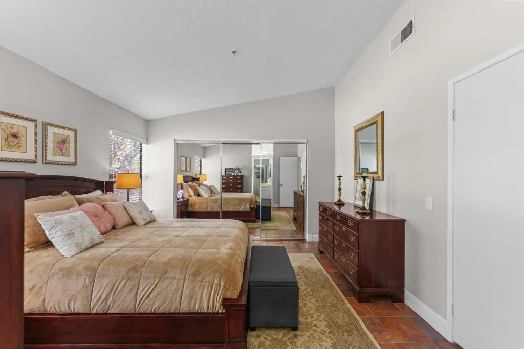 65920 Avenida Cadena-22