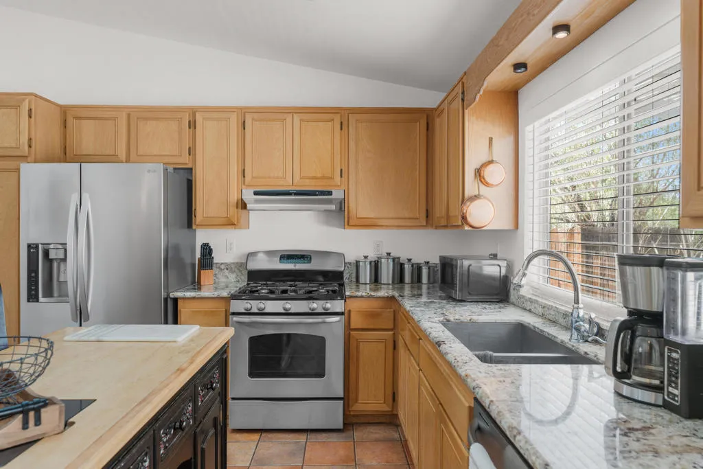 65920 Avenida Cadena-17