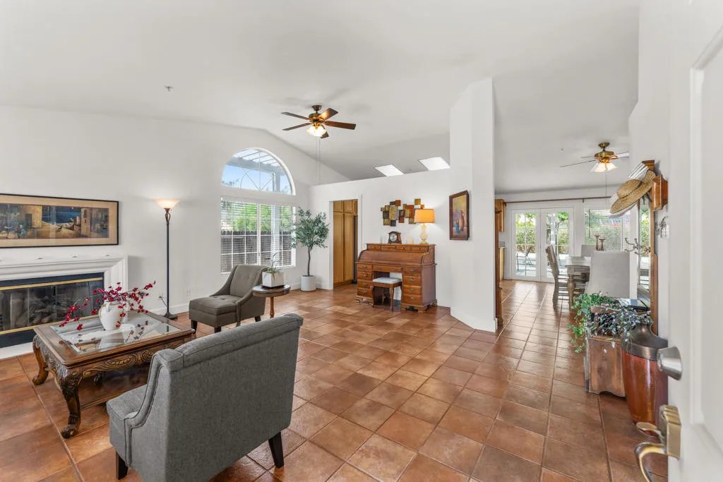 65920 Avenida Cadena-7