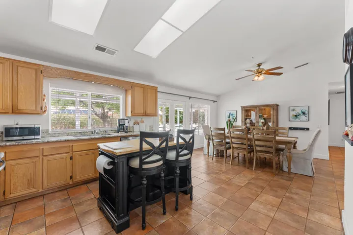 65920 Avenida Cadena-19