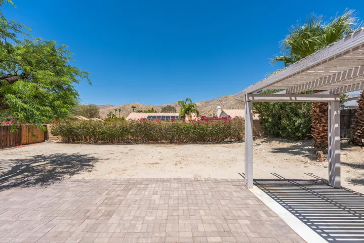 65920 Avenida Cadena-38