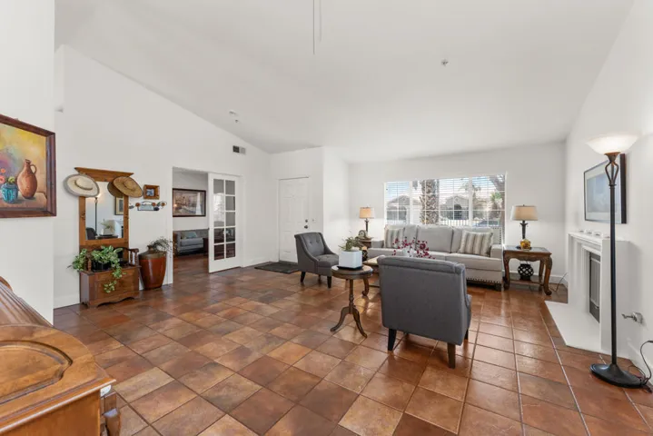 65920 Avenida Cadena-12