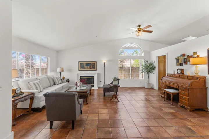 65920 Avenida Cadena-10