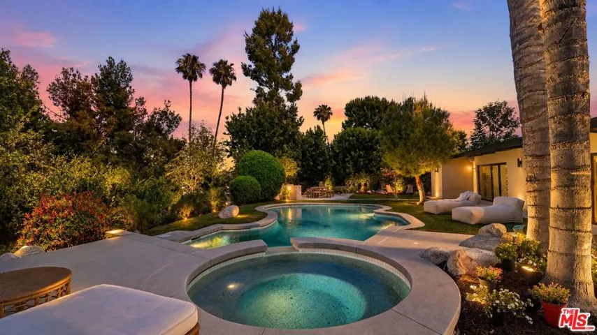 5576 El Canon Avenue, Woodland Hills, California 91367