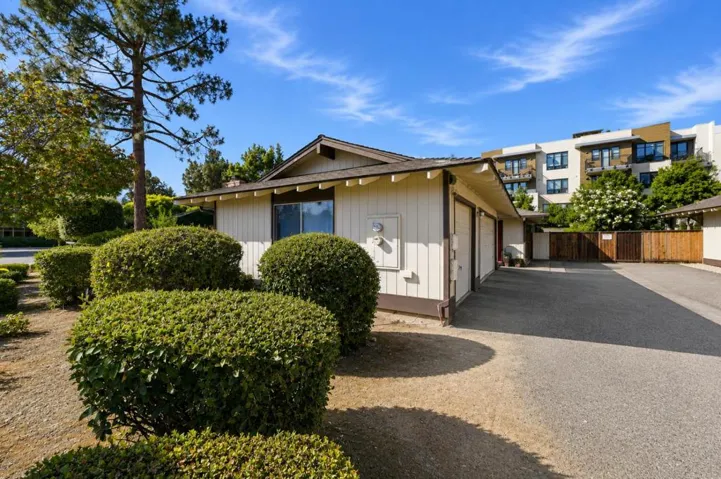 933935 Miramonte Avenue, Mountain View, California 94040