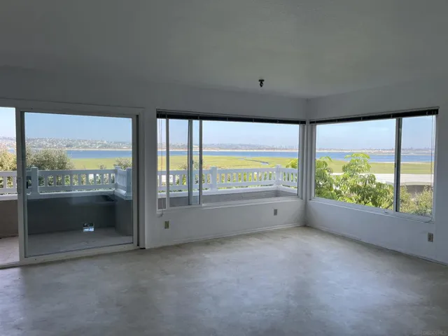 3991 Crown Point Dr 116, San Diego, California 92109