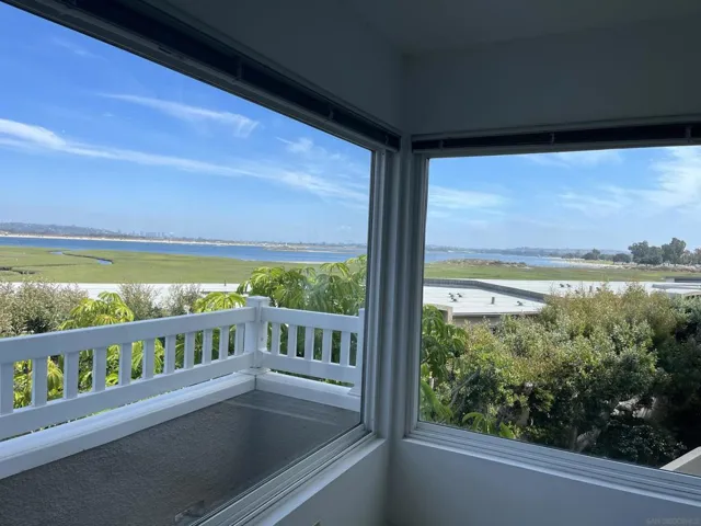 3991 Crown Point Dr 116, San Diego, California 92109