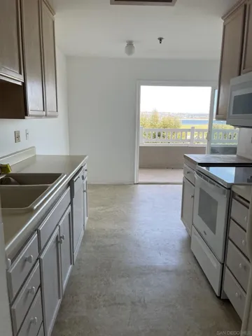 3991 Crown Point Dr 116, San Diego, California 92109