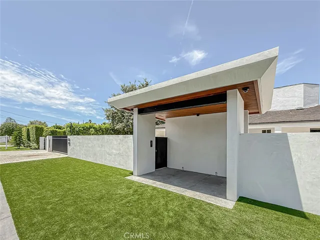 22921 Dolorosa Street, Woodland Hills, California 91367
