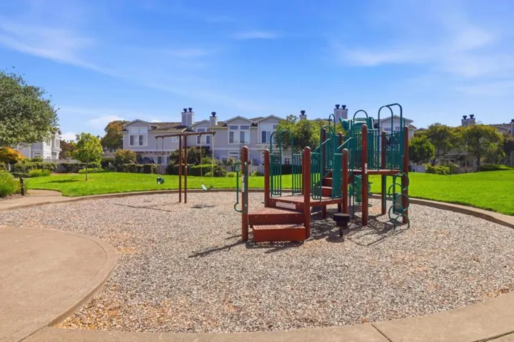 15 Outlook Circle, Pacifica, California 94044