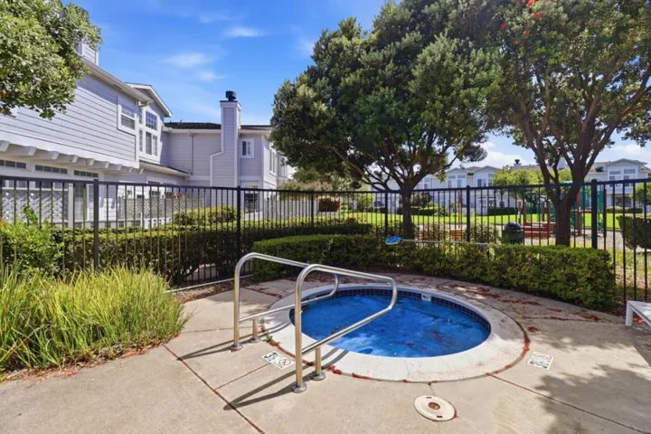15 Outlook Circle, Pacifica, California 94044