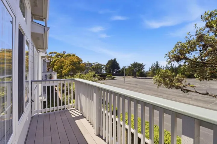 15 Outlook Circle, Pacifica, California 94044