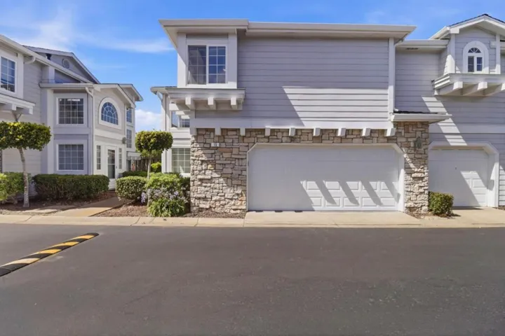 15 Outlook Circle, Pacifica, California 94044