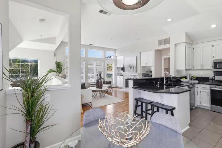 15 Outlook Circle, Pacifica, California 94044