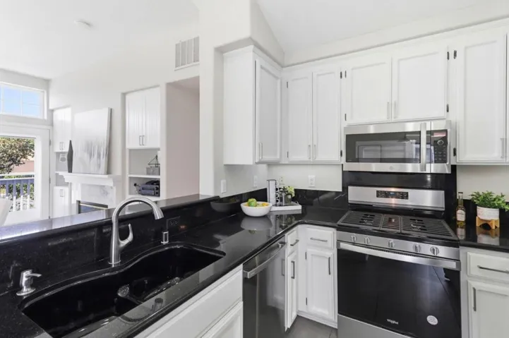 15 Outlook Circle, Pacifica, California 94044