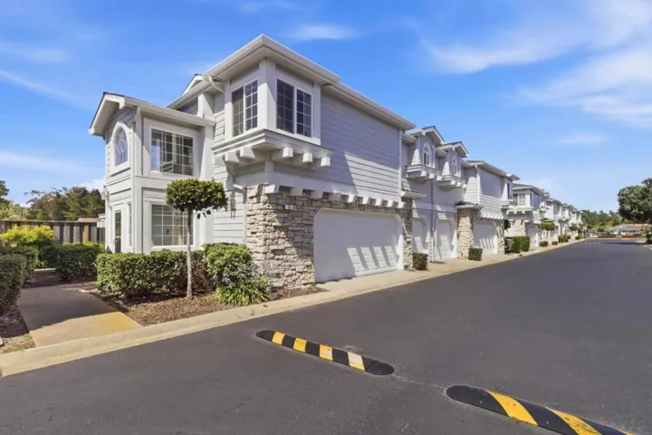 15 Outlook Circle, Pacifica, California 94044