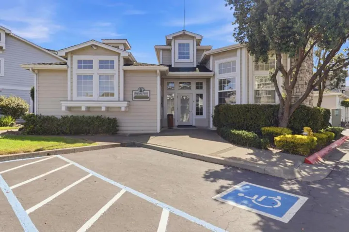15 Outlook Circle, Pacifica, California 94044