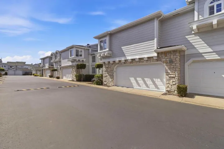 15 Outlook Circle, Pacifica, California 94044