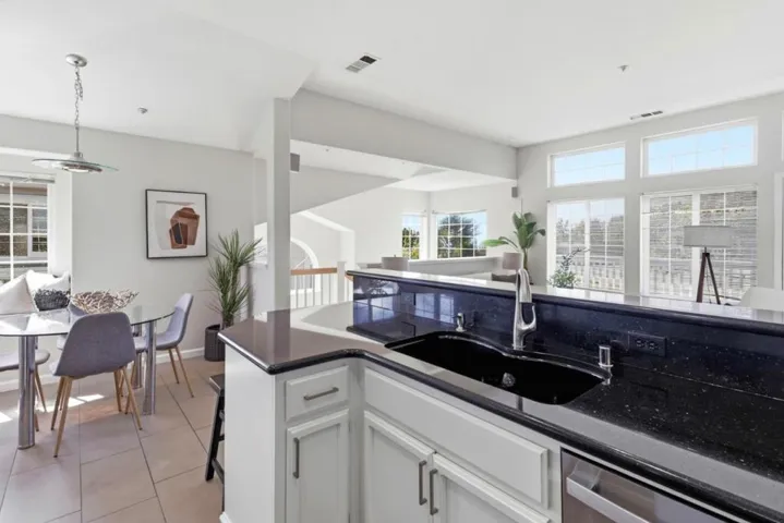 15 Outlook Circle, Pacifica, California 94044